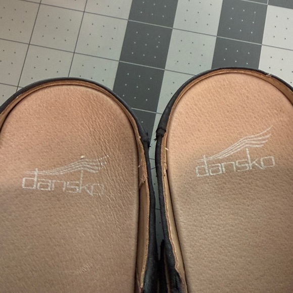 Dansko Women’s clogs - Picture 2 of 4